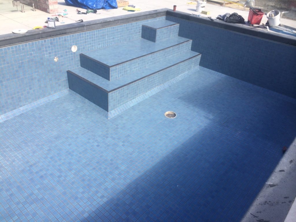 swimming pool tiler